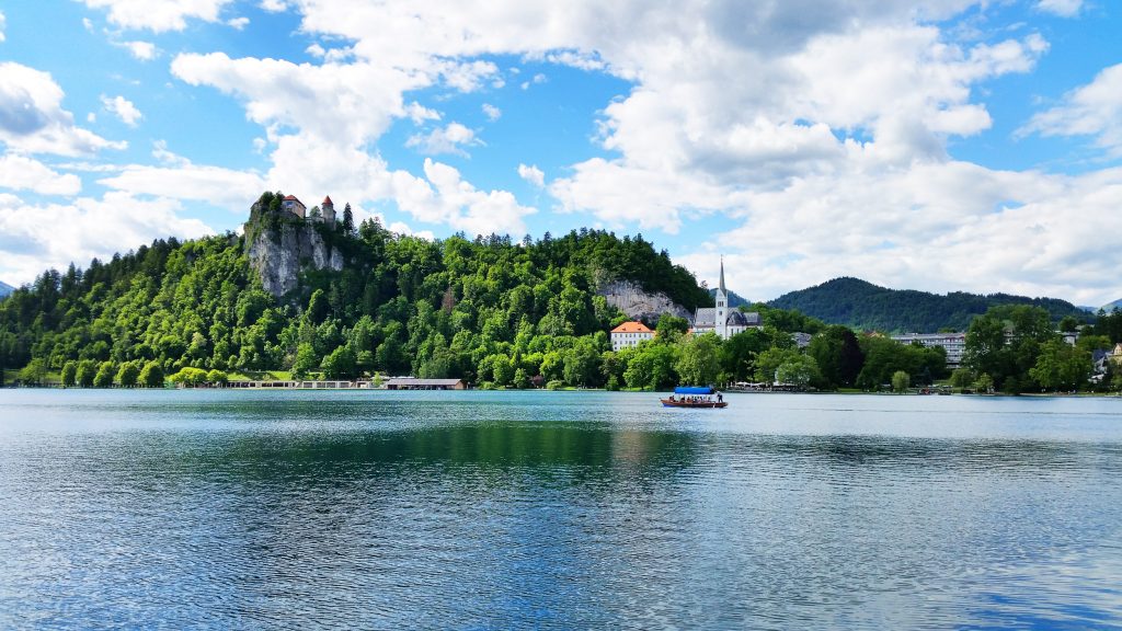 Bleder See mit Blick auf die Burg